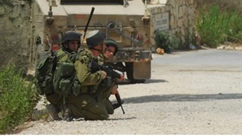 נחשפים באתר. חיילי צה"ל