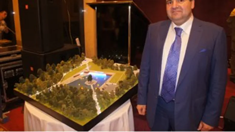 לוין ליד דגם אתר הזיכרון