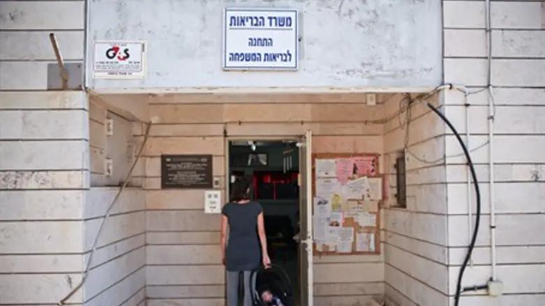 Entrance to Tipat Chalav clinic (illustrative