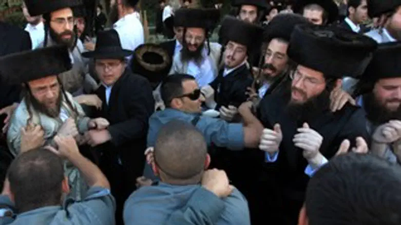 עימות או ריקוד?