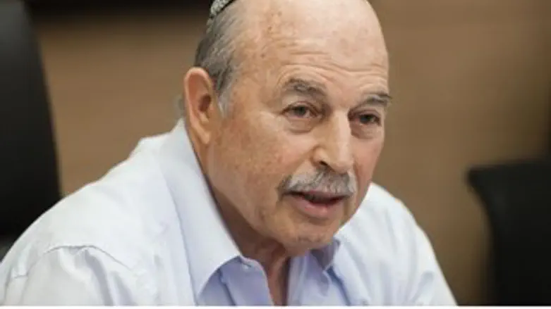מדייק פעמיים. סלומיאנסקי
