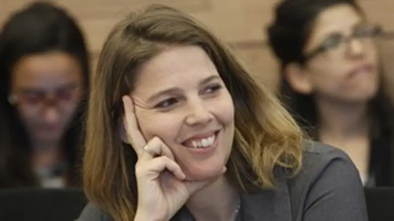 אבסורד. ח"כ קול