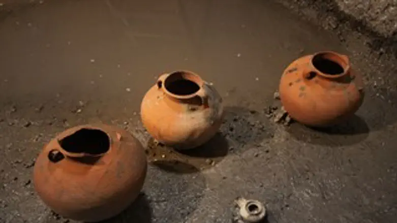 סירי הבישול ונר החרס