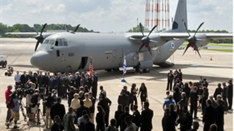 טקס מסירת מטוס ה'שמשון' הישראלי הראשון.