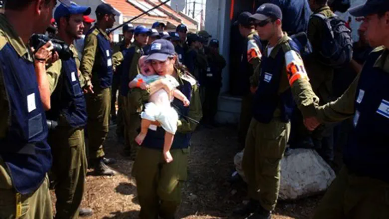 Baby expelled from home in Disengagement