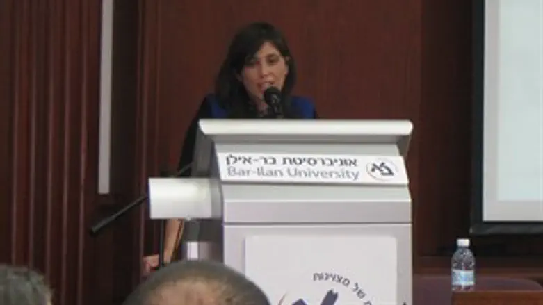 שקיפות במצלמות. חוטובלי