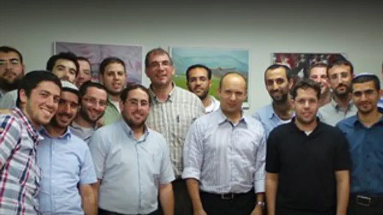 רוח חדשה. בנט עם הצעירים