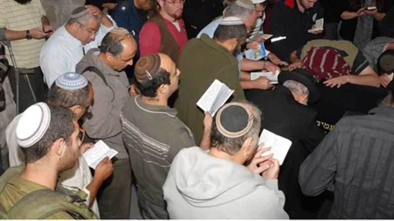 Молитва у гробницы Иосифа в Шхеме