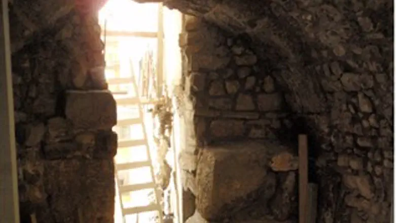 הקשת העתיקה שנחשפה