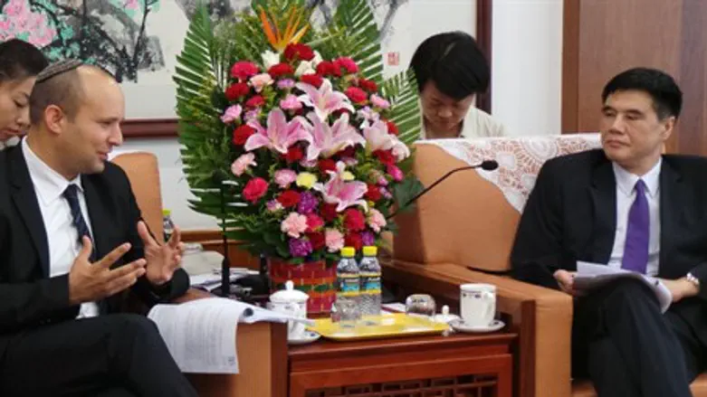 Naftali Bennett meets with Chinese officials