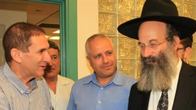 הרב רובינשטיין לצד רון טל