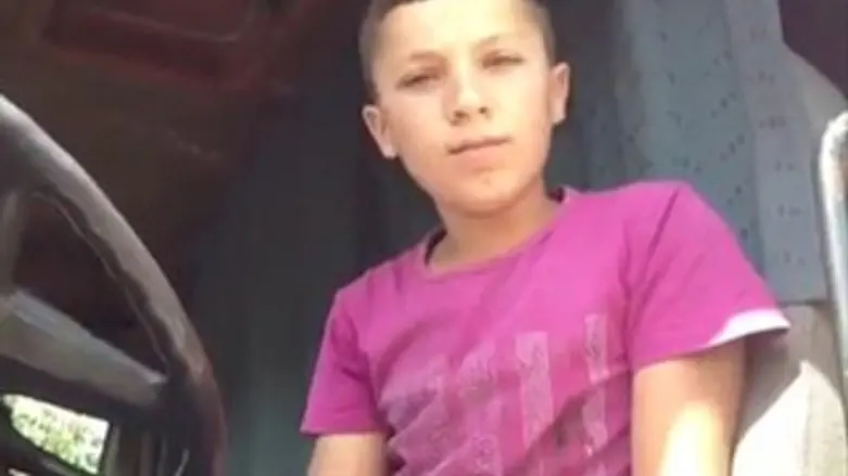 אחמד, נהג משאית בן 12