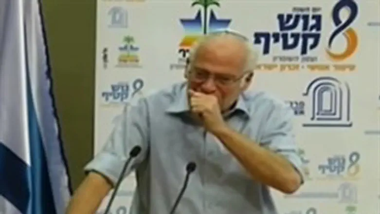 אורי אריאל נשבר על הבמה