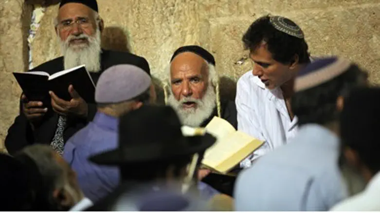 Kinot at the Western Wall