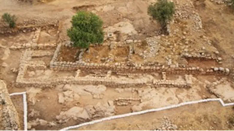 שרידי הארמון שנמצאו בחפירה