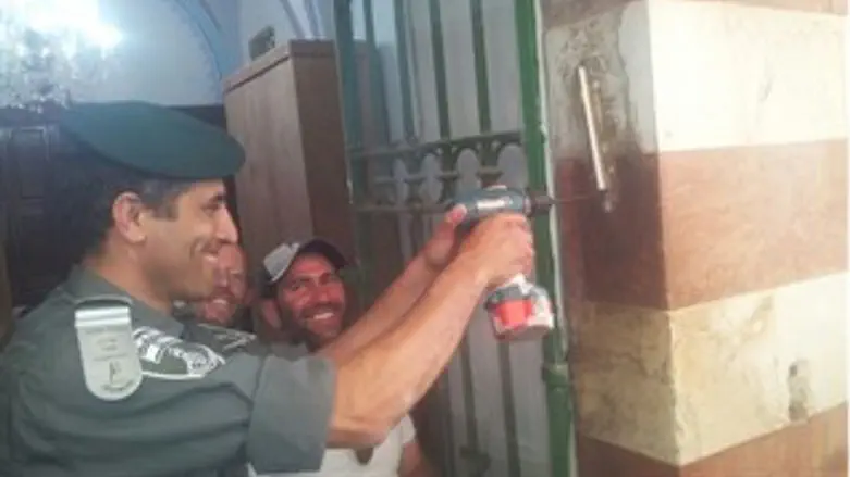 קביעת המזוזות. היום