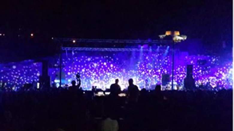 בנות ישראל מחוללות בכרמים