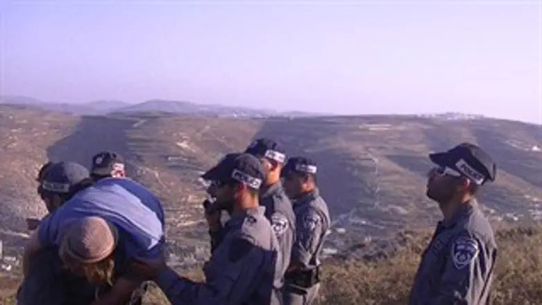 מעצר על הגב