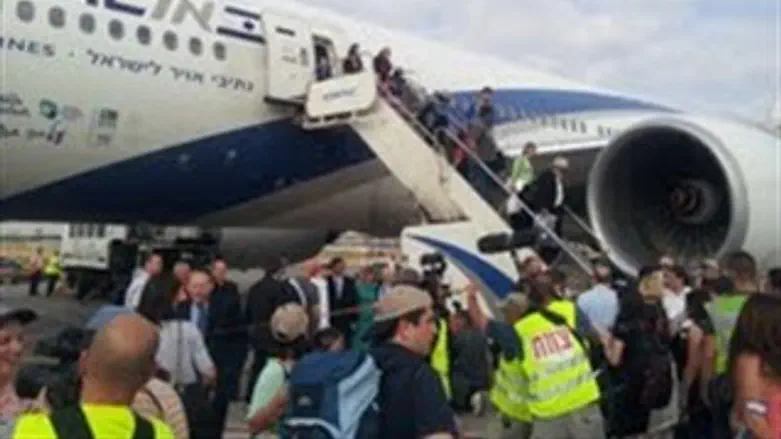 טיסת "הילדים" נוחתת