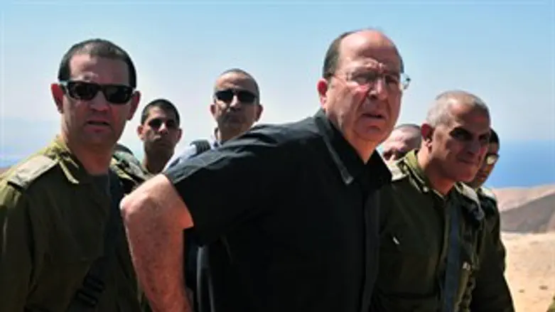 שר הביטחון בסיור