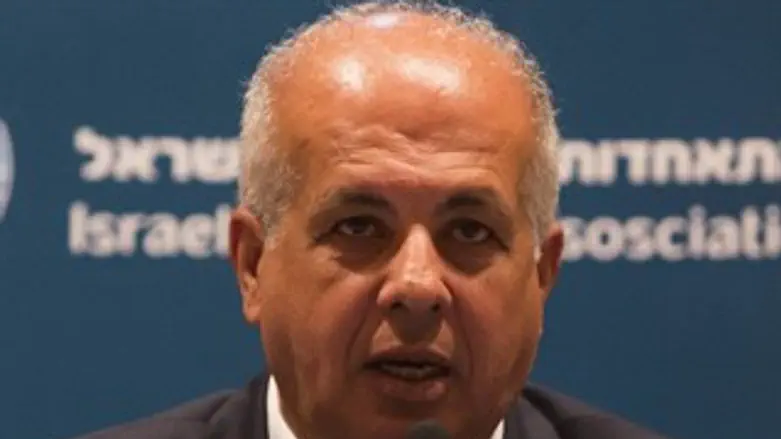 מתקפות פרלמנטאריות. לוזון