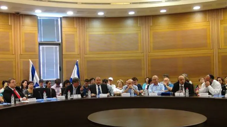 ישיבת השדולה. היום