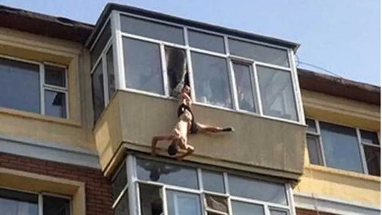 Спасение самоубийцы в китае