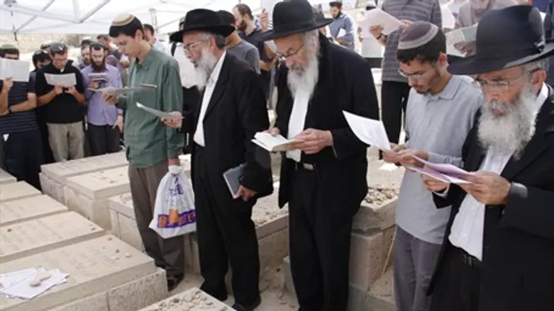 Memorial prayers for Rav Kook 