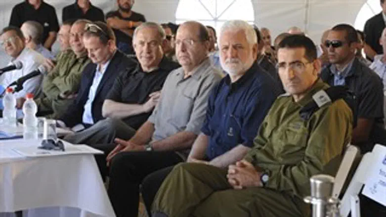 שר הביטחון בסיור