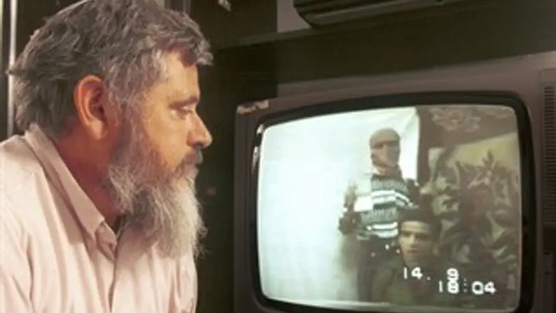 נחשון וקסמן