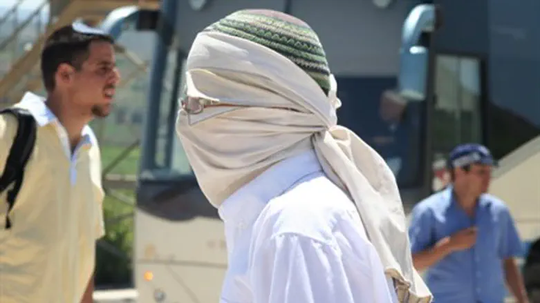 Masked Jewish man (Illustration)