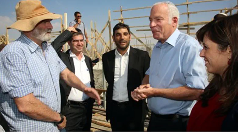 Ури Ариэль и Ципи Хотовели в Тель-Ционе