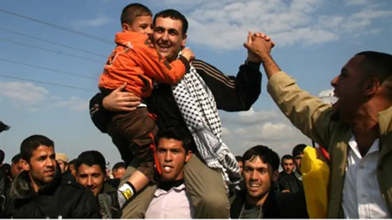 Celebration at previous prisoner release