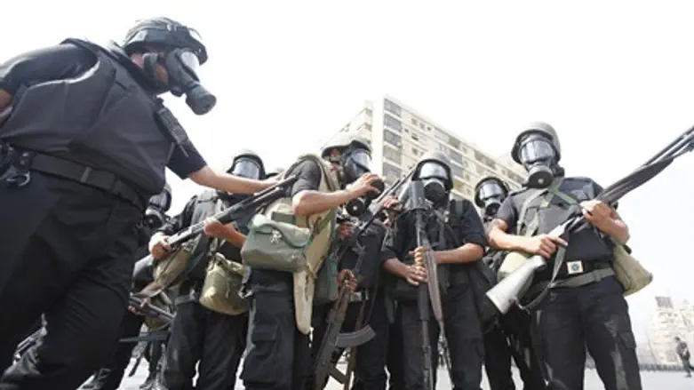Egyptian riot police prepare to crack down on