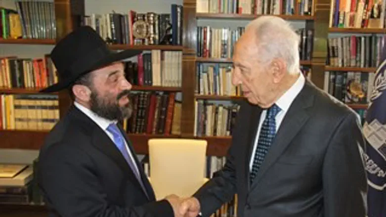 הנשיא פרס והרב אדרעי