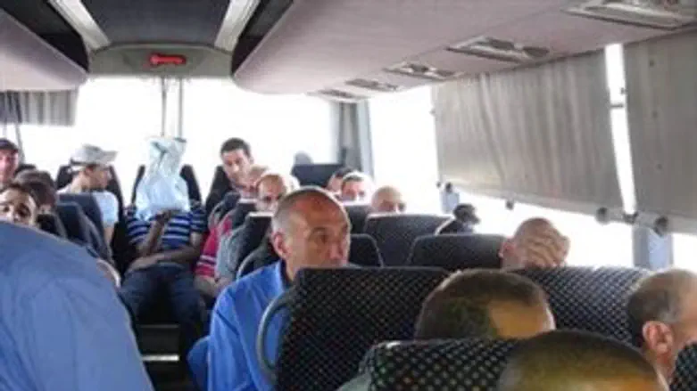 ח"כ יוגב באוטובוס העמוס