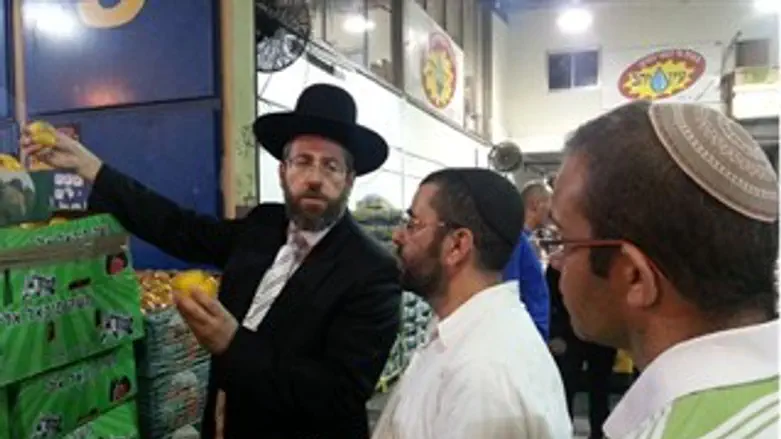 הרב לאו בשוק הסיטונאי