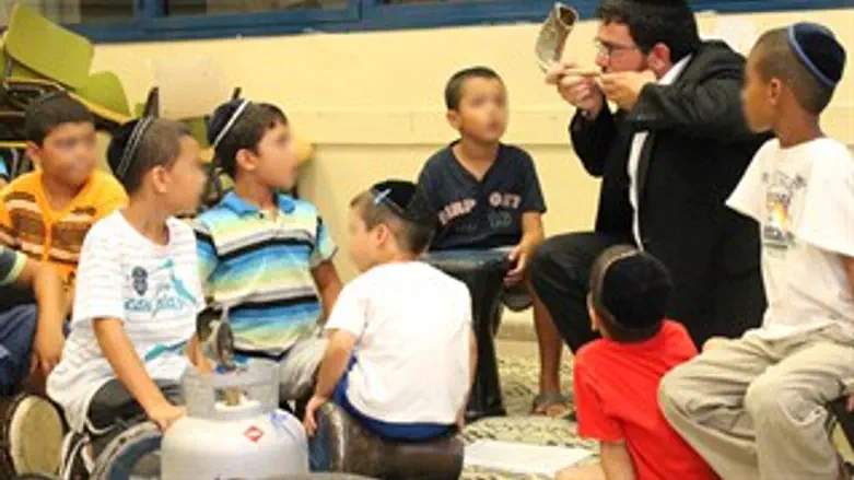 תקיעת שופר בסדנה לילדי ניצולות