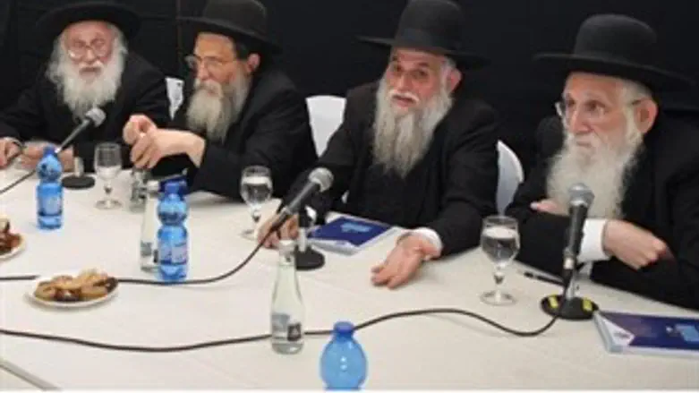 "הדיון בוועדת רבני איחוד הצלה"