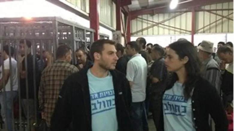 איילת שקד במחסום קלנדיה