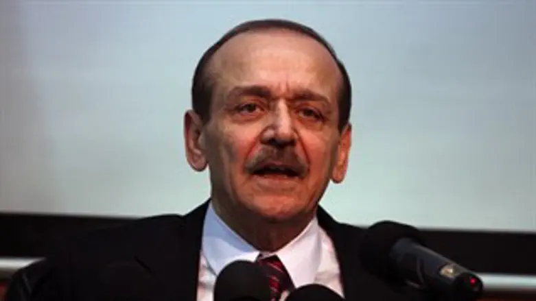 אסון מדיני. עבד רבו