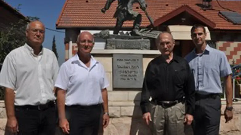 לנדאו ומארחיו