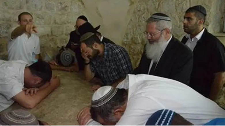 Prayers at Kever Yosef