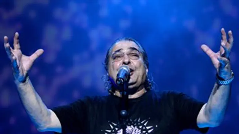 נענה לבקשה בשמחה. שרעבי