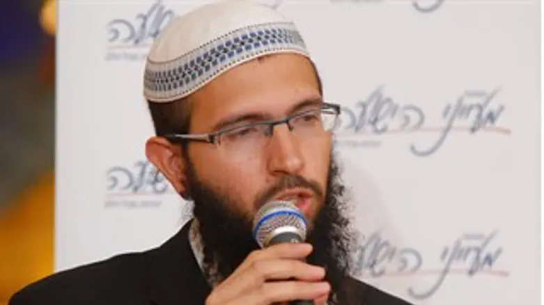 מרכז שוקק חיי תורה. הרב אלפסי