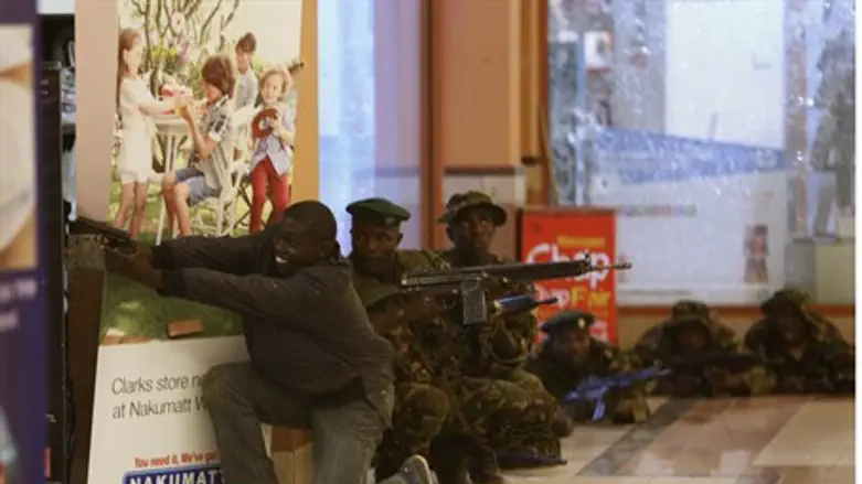 Kenyan soldiers fight terrorists in Westgate