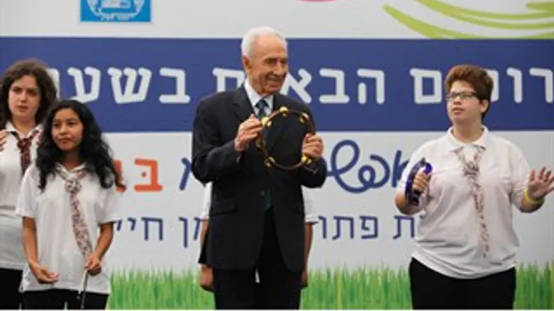 נשיא המדינה עם בית הספר אלונים לצרכים מיוחדים