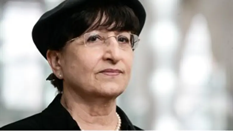 הרבנית בר שלום. היום