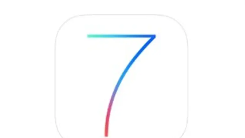 עדכון ראשון, ל-iOS 7, אך לא מלא