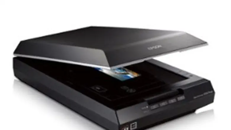 לסורק מפילם ישר לרשת. ה-V550 החדש של אפסון